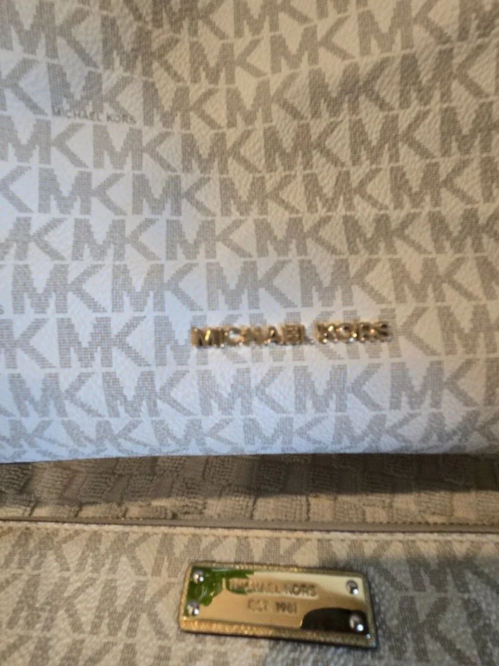 Michael Kors Raven Large Tote Beige/Gold Metallic, Zip Snap, Wallet Included